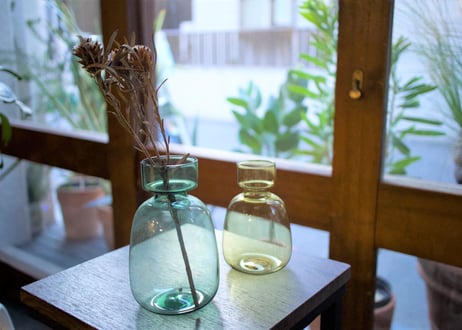 お花をお部屋に飾る贅沢をお手伝い＊GLASSバルブベース　クリアグリーン