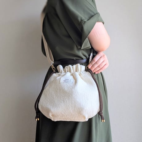 【3colors】/おもち巾着バッグ/巾着/ショルダーバッグ/ ブラック/ホワイト/カーキ