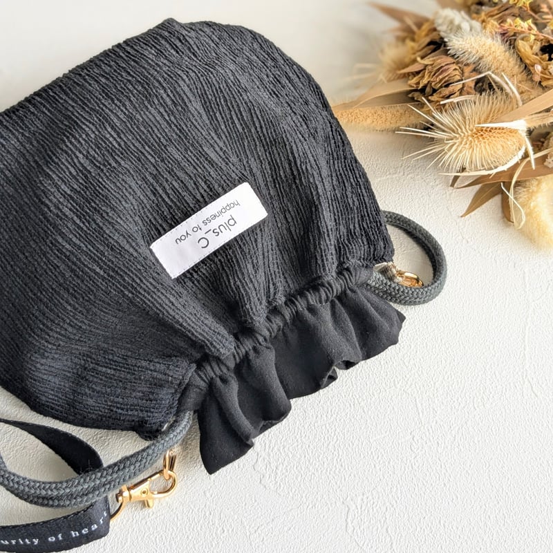 おもち巾着バッグ 黒ごま(ブラック) | plus_C