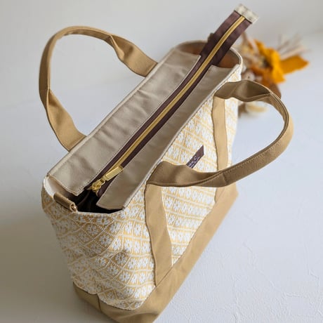 【お仕事用に大活躍】マーガレット/刺繍生地/A4/トートバッグ/ベージュ/ピンク/イエロー