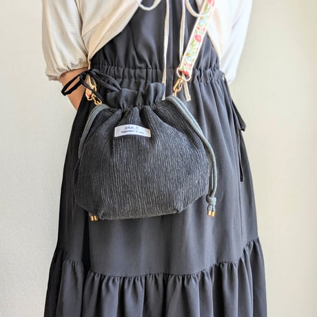 【3colors】/おもち巾着バッグ/巾着/ショルダーバッグ/ ブラック/ホワイト/カーキ