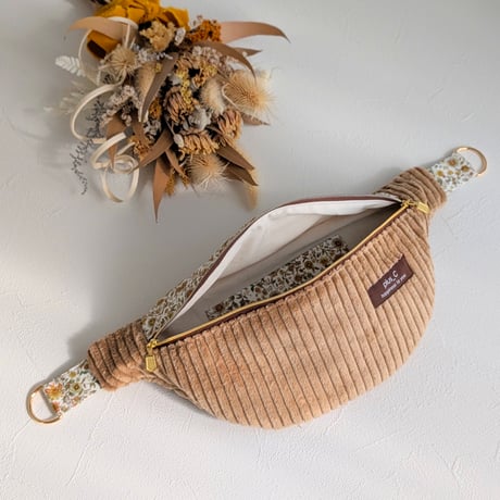 【展示品】キルティング生地とコーデュロイの花柄ボディバッグ イエロー＆キャメル