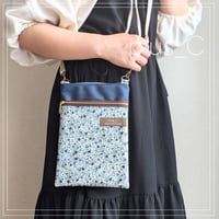 【展示品】長財布が入るスマホショルダー 【size L】ブルー＆鉄紺