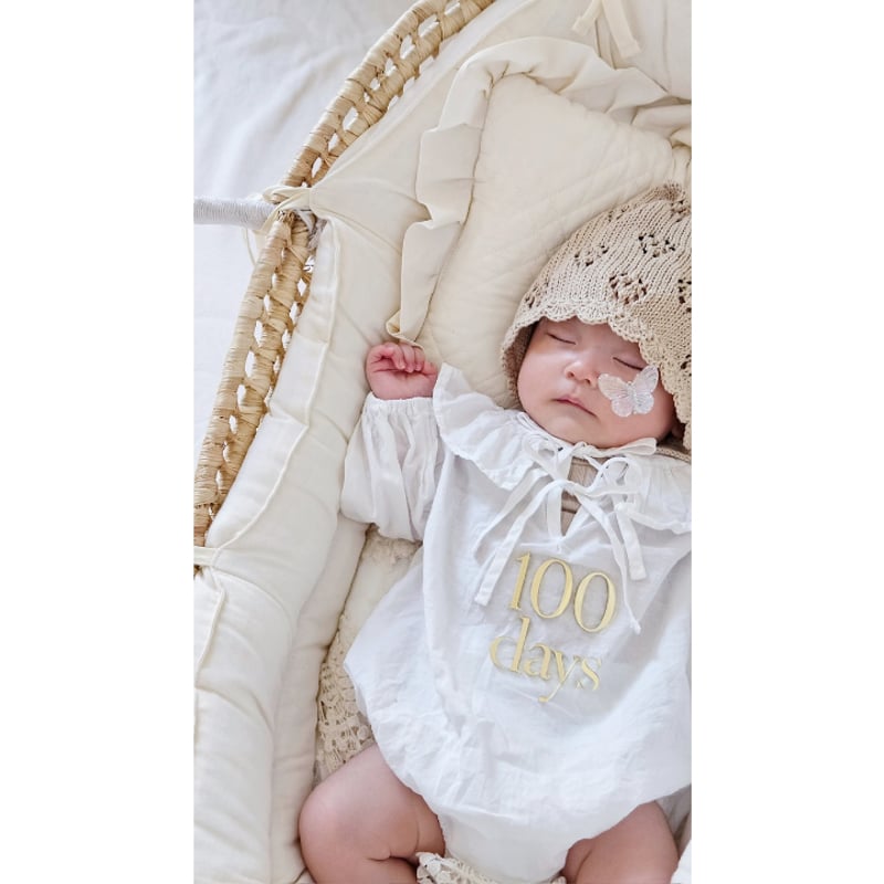 Acrylic gold letter banner / 100days | AWINS.CO