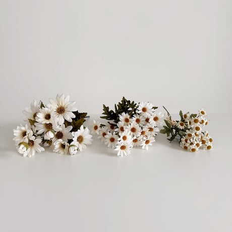 Artificial flower / marguerite