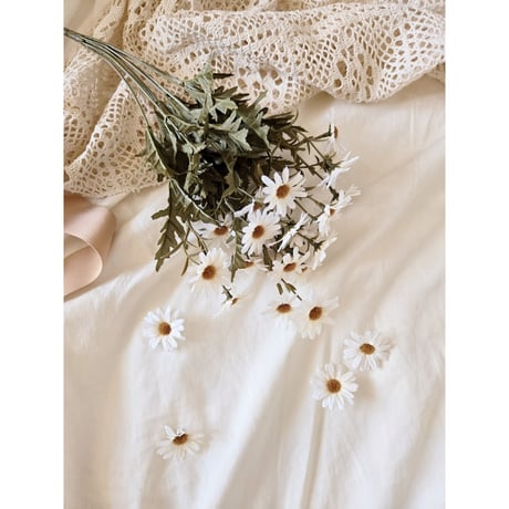 Artificial flower / marguerite