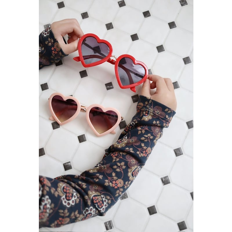 【新品】カンダニエル Kissing Heart サングラス 韓国 カン・ダニエルがモデルを務める「キッシング ハート」が日本上陸