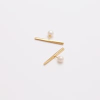 White horizon  pierced earring 25P52 +pearl catch