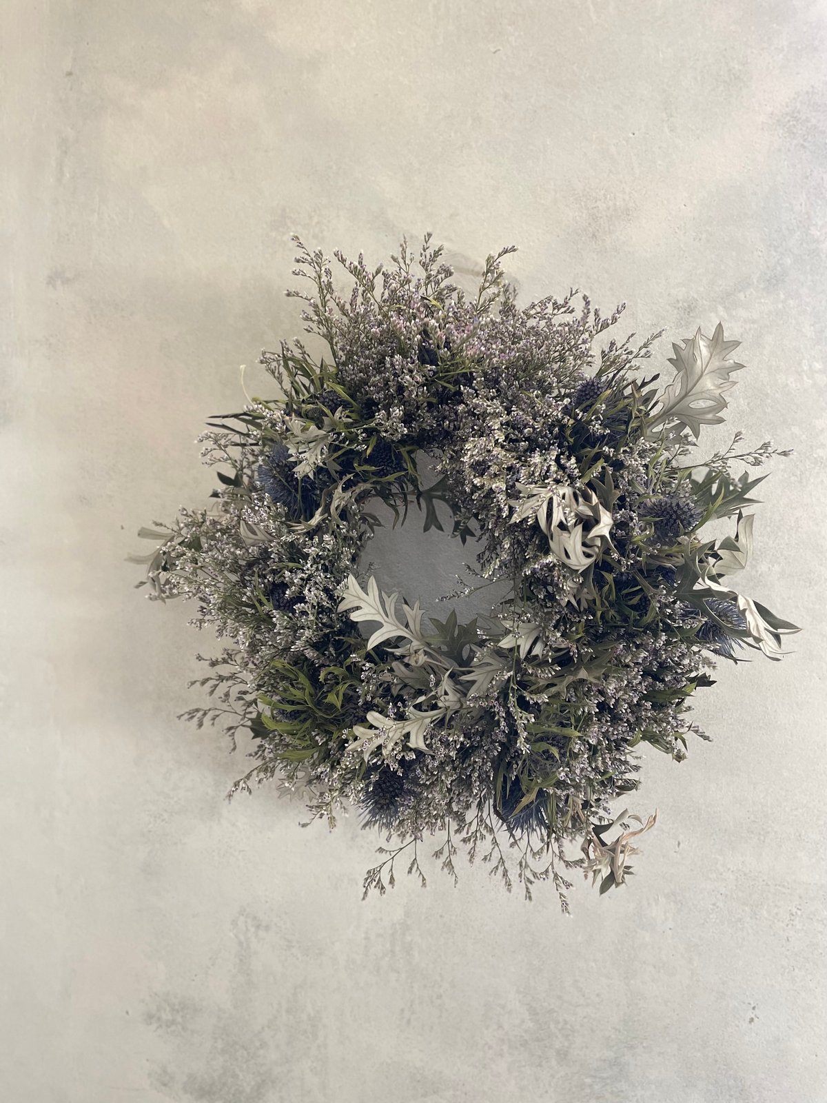 パンパスグラスとアナベルのブルーなフライングリース エリンジウム