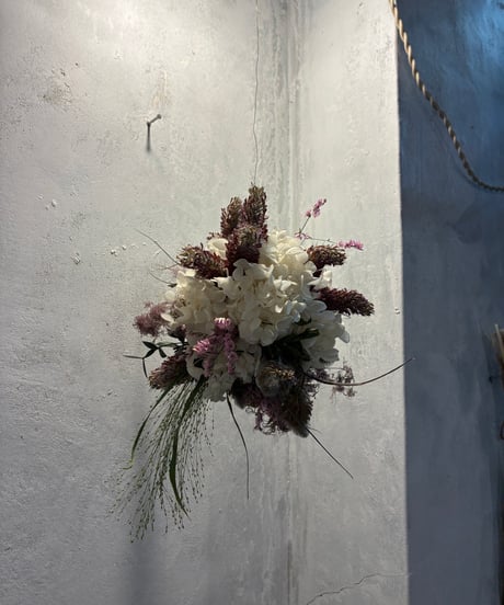 白紫陽花とくすみの吊るすリース
