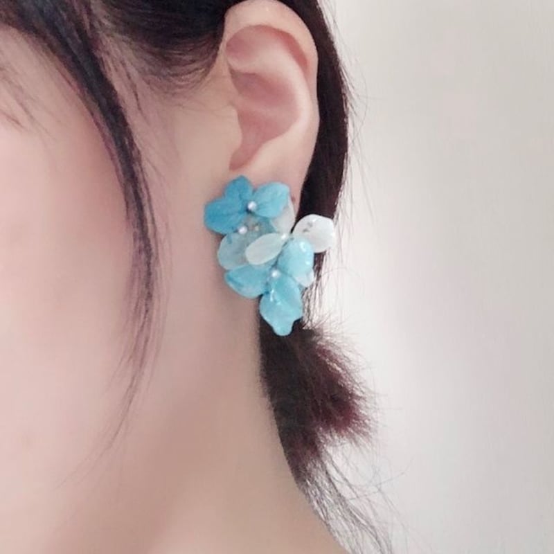 雨露 紫陽花 ネイビー水色 ピアスorイヤリング | maison de jem'aime