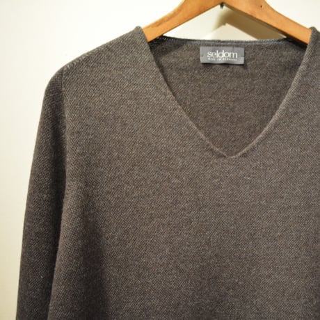 -seldom- V‐neck sweater　‐BROWN‐