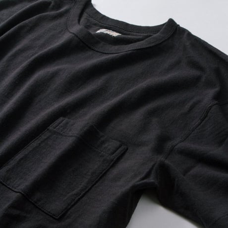 PHIGVEL‐MAKERS Co．Pocket Tee (Ink Black)