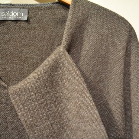 -seldom- V‐neck sweater　‐BROWN‐