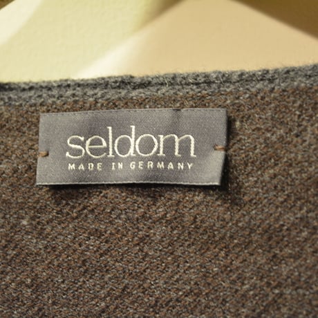 -seldom- V‐neck sweater　‐BROWN‐