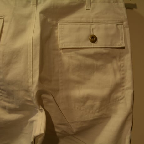 kenneth field -TURN UP SHORTS- LIPSTOP WHITE