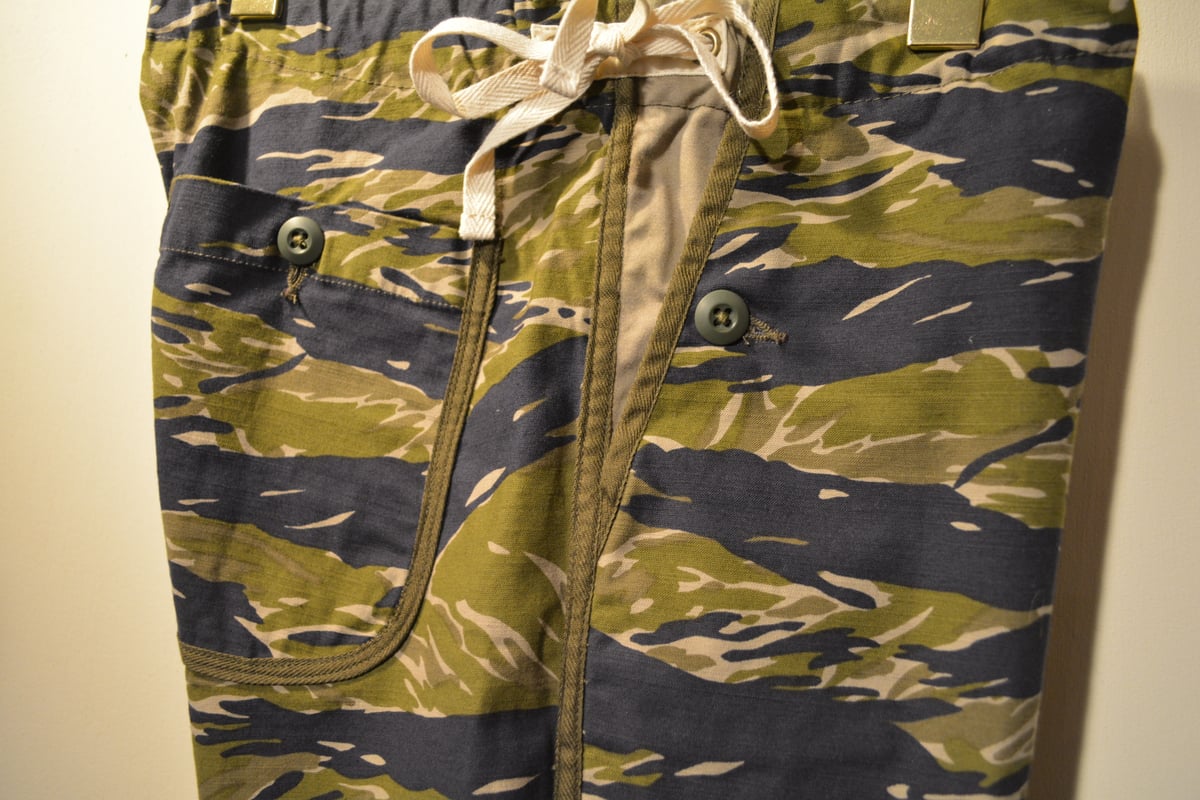 kenneth field “TRACK＆FIELD SHORTS” タイガーストライプ |