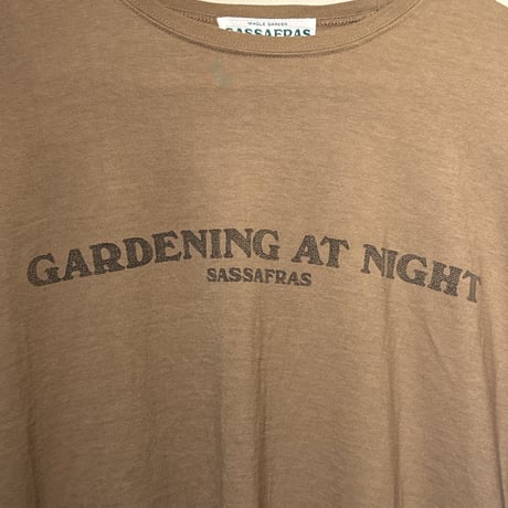SASSAFRAS -Gardening At Night Tee-（Khaki）