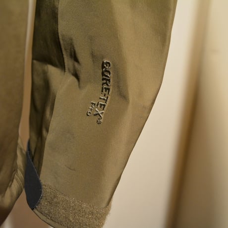 ARC’TERYX LEAF ALPHA LT JKT “CROCODILE”