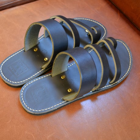 PLUSON SHOE SUPPLY　LEATHERSANDAL“NAVY”