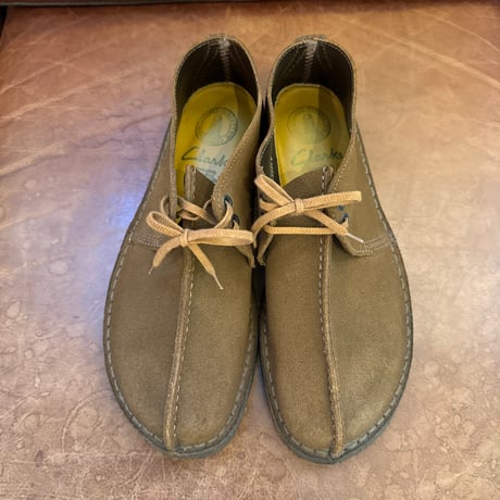 -DEAD STOCK- Clarks desert trek made in England