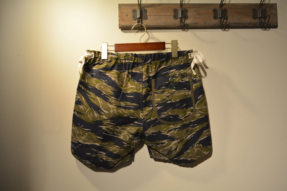 KENNETH FIELD リーフ柄　EZ SHORTS ケネスフィールド kenneth field “TRACK＆FIELD SHORTS” タイガーストライプ |