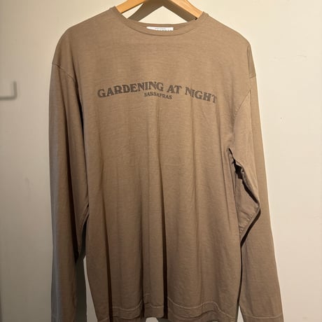 SASSAFRAS -Gardening At Night Tee-（Khaki）