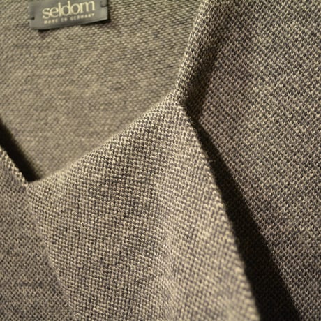 -seldom- V‐neck sweater　‐GRAY‐