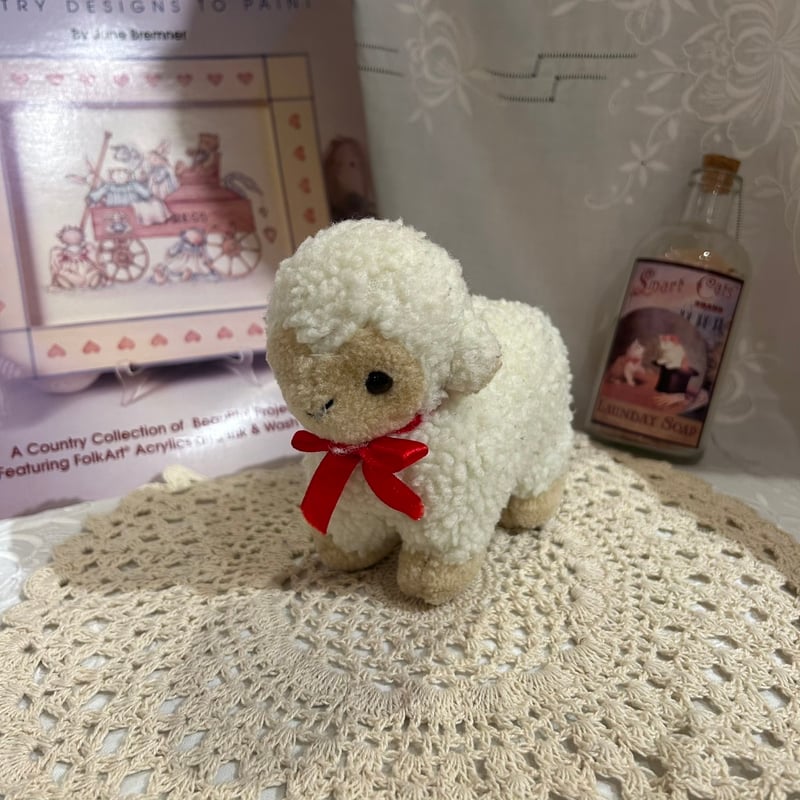 * antique sheep ❀ イースターの羊さん ( 赤いリボン ୨୧) antique sheep ❀ イースターの羊さん ( 赤いリボン ୨୧