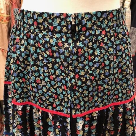 skirt 127[AC-6]