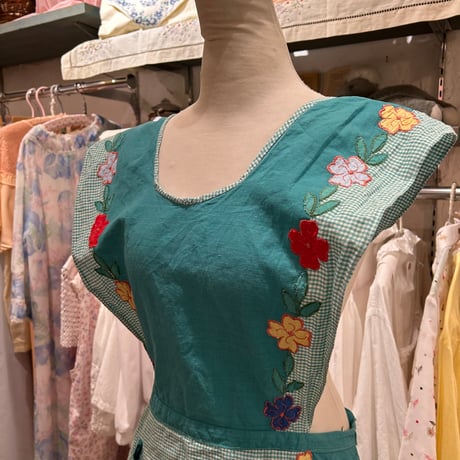 apron 408[ge41]