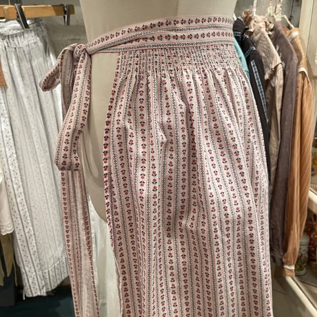 apron 489[ge752]