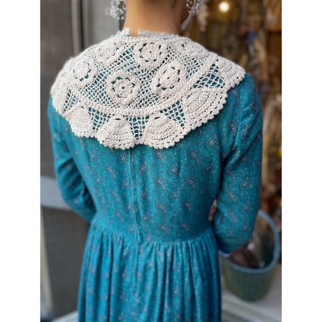 wearing collar 12[AA-195,AA-196]