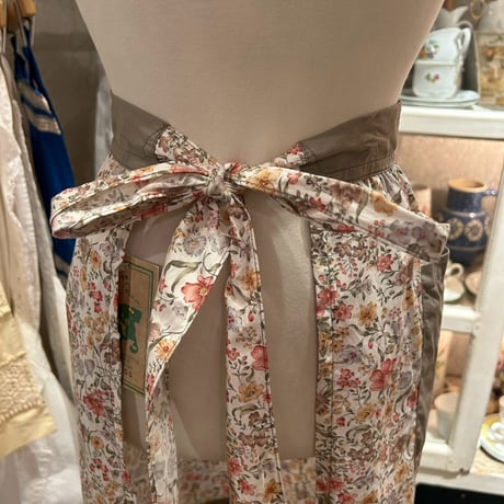 apron 504[na511]