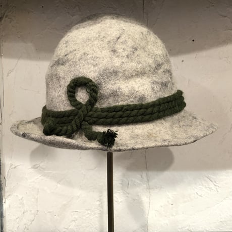 hat 114[FF308]