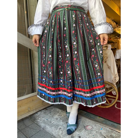 skirt892[ge95]