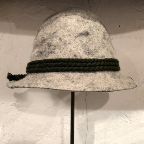hat 114[FF308]