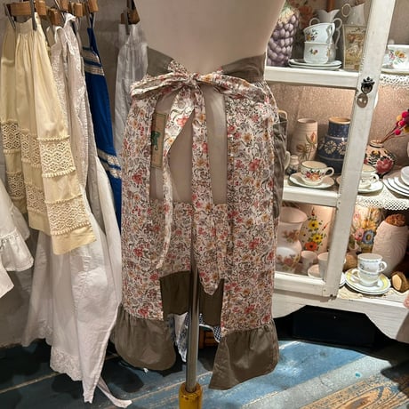 apron 504[na511]