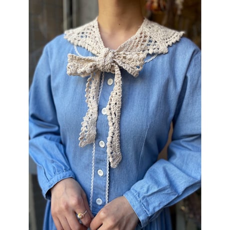wearing collar 11[AA-194]