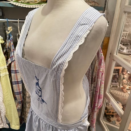 apron 348[ge702]