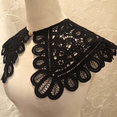 wearing collar 14[AA208,AA209]
