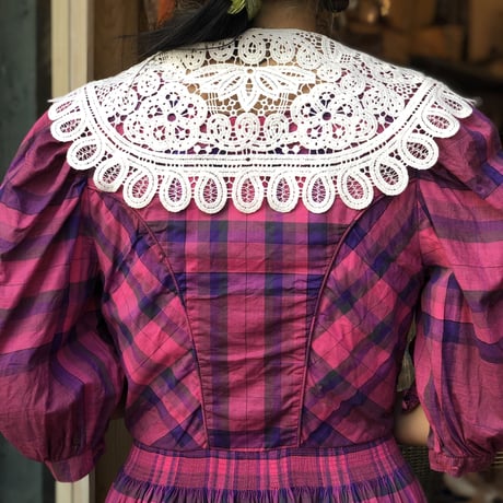 wearing collar 14[AA208,AA209]