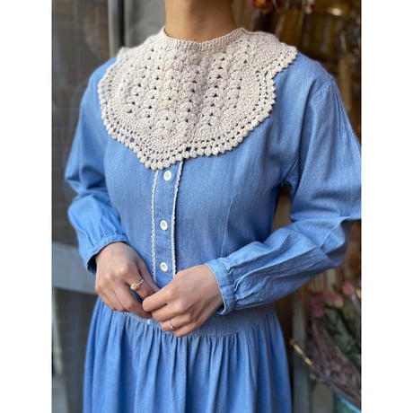 wearing collar 11[AA-194]