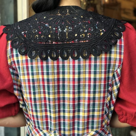 wearing collar 14[AA208,AA209]