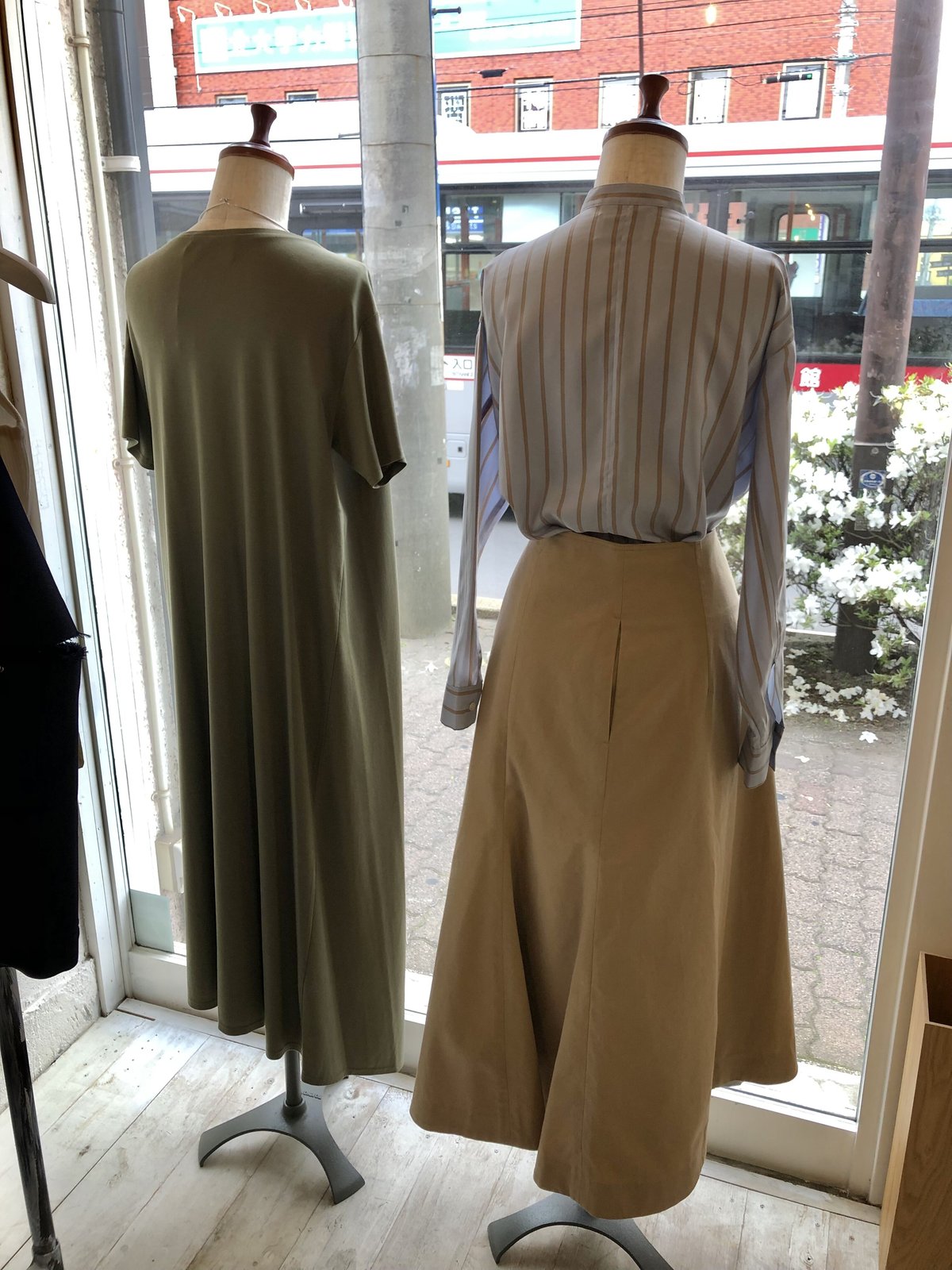 Mhairi マイリ 変型 巻きスカート ベージュ 36( S )サイズ Mhairi マイリ 変型 巻きスカート ベージュ 36( S )サイズ