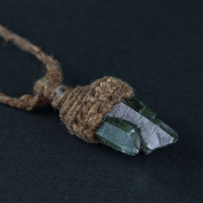 ネパール クリスタルネックレス CA0087 ガネーシュヒマール産 ヒマラヤ水晶／クローライト
