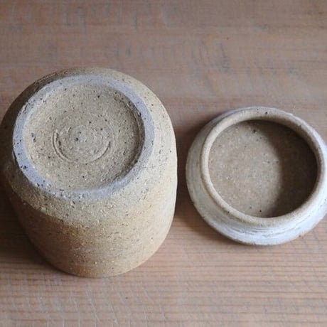 お塩が固まらない塩壷 M・筒形 〈スプーン M付〉
