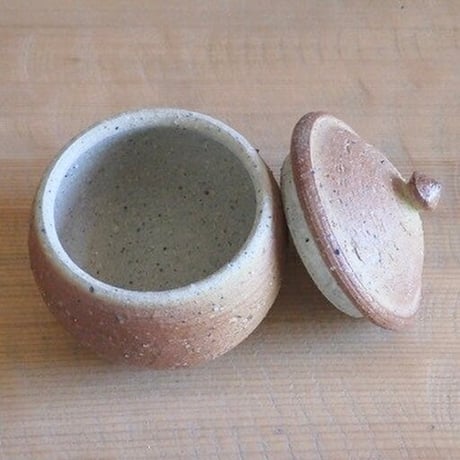 お塩が固まらない塩壷 S・丸形 〈スプーン S付〉
