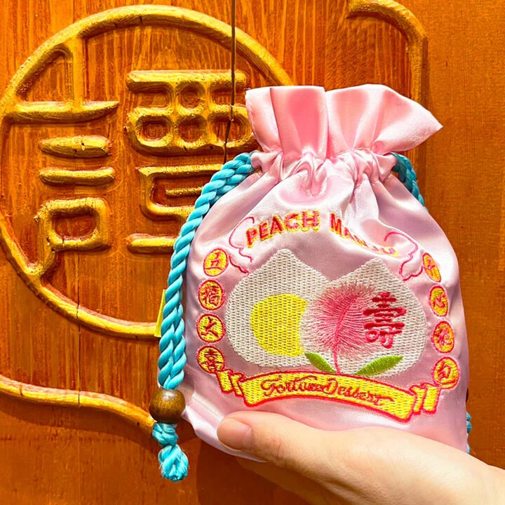 MYUUA】チャイナ刺繍巾着 桃饅頭 | 中国・台湾・香港・アジアの