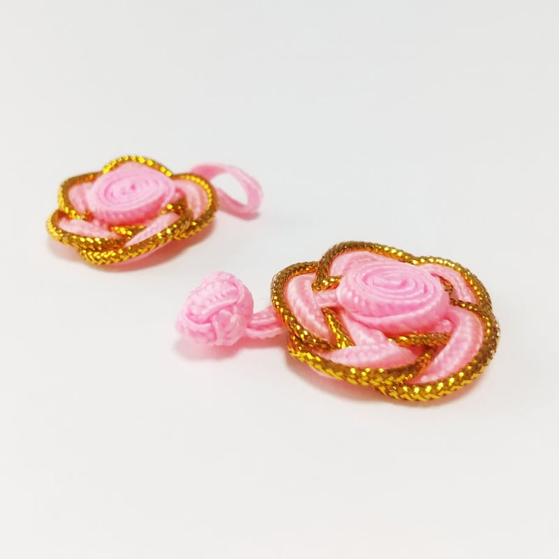 シルク チャイナシャツ 香港製 ブラック ピンク花柄刺繍 チャイナボタン チャイナボタン 花型／ピンク | 中国・台湾・香港・アジアのかわいい
